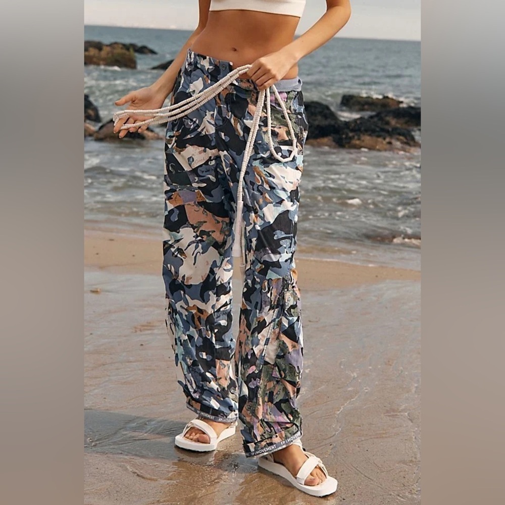 ❤️Free People Mesmerize Me Camo Printed Pants